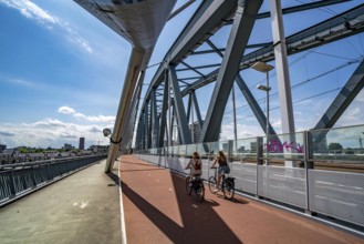 Cycle and pedestrian bridge Snelbinder Brug, over the river Waal near Nijmegen, was added to the