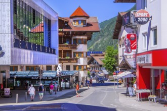 Dorfstrasse with Penkenbahn valley station, Mayrhofen, Zillertal, Zillertal Alps, Tyrol, Austria