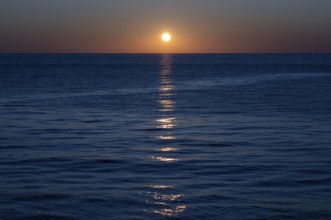Sunset by the sea, North Sea, English Channel, Étretat, evening mood, atmospheric, Normandy,