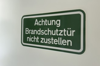 Safety notice on fire door with the inscription Do not close the fire door, Germany