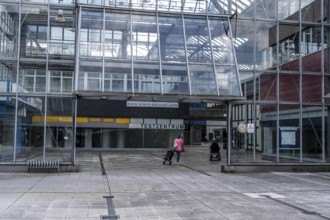 City C shopping centre, City Center, in the city centre of Leverkusen, older shopping centre from