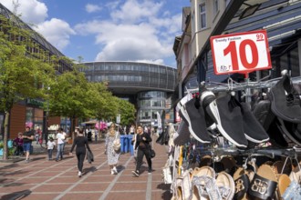 Wiesdorfer Platz shopping street, Rathaus-Galerie shopping centre, Leverkusen, North