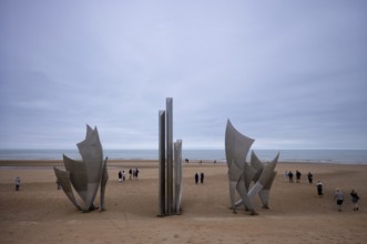 Tourists, visitors on the beach, Les Braves, memorial of Anilore Banon, polynational memorial to