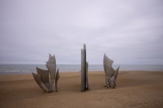 Les Braves, monument to Anilore Banon, polynational memorial to the Second World War, Omaha Beach,