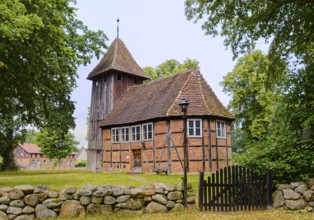The village church of Karrenzin is a half-timbered church dating from 1721. The boarded tower on