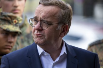 Defence Minister Boris Pistorius visits the Germersheim air force training battalion