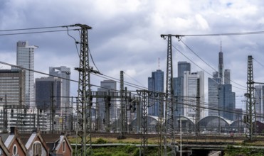 Bridge at Camberger Straße, Galluswarte, Deutsche Bahn, tracks and trains with the skyline of