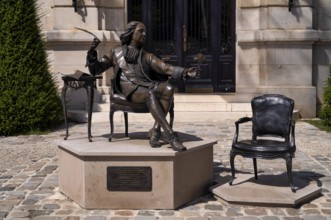 Statue of Louis XV in front of Hotel Champagne De Venoge, Épernay, Champagne, Marne, France