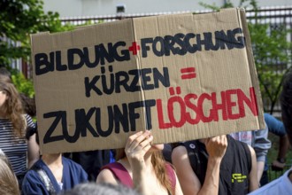 Protests by employees of Berlin's universities against the breach of contract and the cuts by the