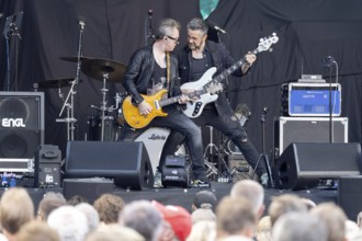 Simon McBride, guitarist, singer, producer, Northern Ireland, open air at the Citadel Music