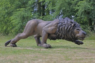 Sculpture Lion by Joscha Bender 2024, Blickachsen 14, Modern Art, large male lion figure with mane,