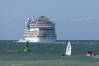 Cruise ship AIDAmar departs, boats, sailboat, Baltic Sea, Warnemünde, Rostock, Mecklenburg-Western