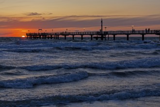 Sunset, pier, waves, swell, Wustrow, Fischland, Mecklenburg-Vorpommern, Germany