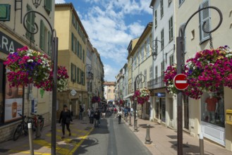 Alley in the old town, Antibes, Provence Alpes Côte d'Azur, South of France, France
