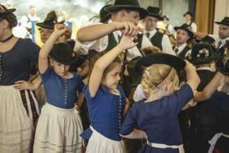 Traditional traditional costume anniversary of the Trachtenverein Schliersee Stamm 1888, dance in