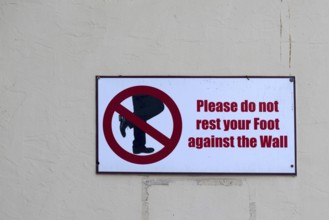 Prohibition sign Please do not lean your foot against the wall, Abu Dhabi, United Arab Emirates