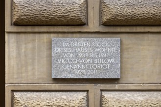 Loriot memorial with pug. In memory of Vicco von Bülow, who began his career in Stuttgart.