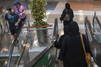 Shrouded woman with handbag, Abu Dhabi, United Arab Emirates