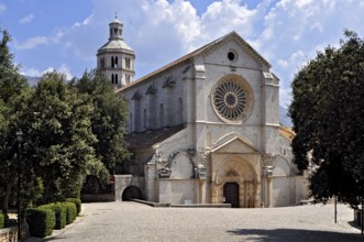 Main façade with rose window and portal, crossing tower, Gothic basilica of the Cistercian abbey of