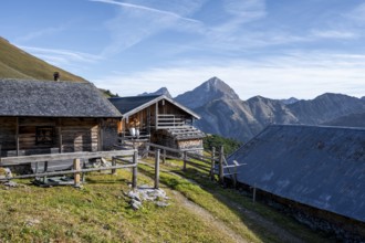 Alpine huts of the Lalidersalm Hochleger, mountain landscape, Rißtal in the Eng, Karwendel, Tyrol,