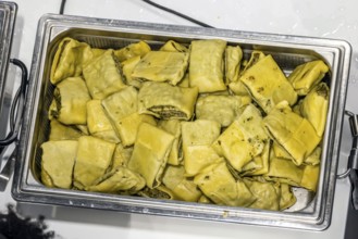 Maultaschen with hot plate. A caterer offers the Swabian regional dish in large quantities.