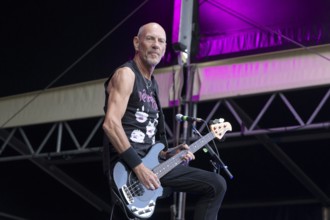 Ali McMordie, bassist, Stiff Little Fingers, punk rock band, Northern Ireland, open air at the