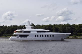 Yacht, luxury yacht FAMILYBILT in the Kiel Canal, NOK, Kielkanal, Kiel Canal, Schleswig-Holstein,