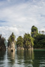 Lake with jungle and rainforest and steep mountains, Cheow Lan Lake, Khao Sok National Park, Phang