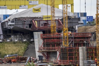 Rhine bridge Duisburg-Neuenkamp, motorway A40, start of construction of the second bridge, bridge