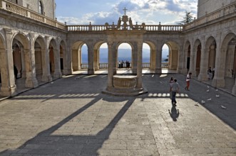 Bramante cloister with cistern, Benedictine Abbey of Montecassino, Monte Cassino, Cassino,