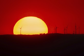 From the summit plateau of the Großer Feldberg in the Taunus mountains, you can watch the sun set