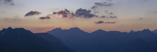 Sunrise from the Zeigersattel on the Nebelhorn, 2224m, Allgäu Alps, Allgäu, Bavaria, Germany