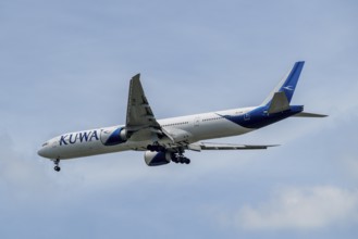 Aircraft Kuwait Airways, 9K-AOM, Boeing 777-300ER