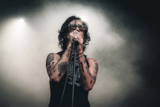 Remington Leith, singer of Palaye Royale live at the Zitadelle Spandau, Berlin, 21.06.2025