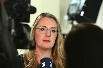Katharina Dröge (Bündnis 90 / Die Grünen) in an interview with a newstime reporter