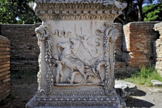 Relief on the sacred altar of Romulus and Remus, Sacello dell' Ara di Romolo e Remo, angel,
