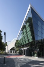 Das Neckarforum, moderne Architektur mit Glasfassade in der Innenstadt von Esslingen am Neckar,