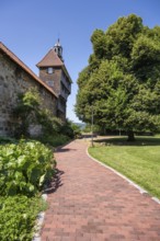 Footpath along the defence wall with the historic Hochwacht, Esslingen Castle, old town of