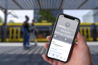 Symbolic image of mobile phone scam, warning of fraudulent calls, here the provider Vodafone, warns