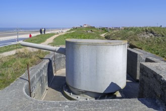 Artillery platform with reconstructed German WWI gun at Battery Aachen, Raversyde Atlantikwall,