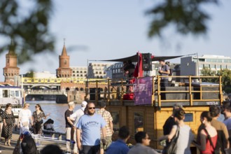 DJ on a houseboat on the Spree in front of the Oberbaum Bridge as part of the Fête de la Musique.