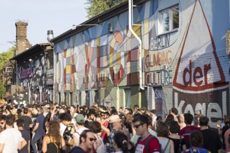 Celebrants in front of the Cassiopeia on the RAW grounds as part of the Fête de la Musique. The