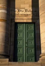 Entrance portal, burial chapel with inscription DIE LIEBE HÖRET NIMMER AUF on the Württemberg,