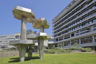 Drei-Gewalten-Brunnen by Herbert Strässer 1984, symbol for three separation of powers of a