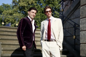 Guest and Bert Heldt (opera.bert Influencer Instagram) arriving at Charles Gounod's Roméo et