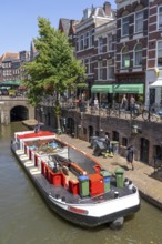 The historic centre of Utrecht, Oudegracht, around 2 km long with many old houses, the rubbish