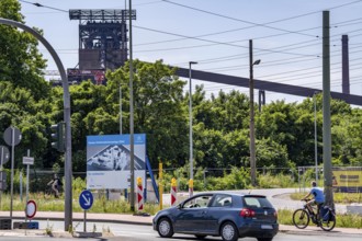 Construction site sign for thyssenkrupp Steel's first direct reduction plant, the climate-neutral