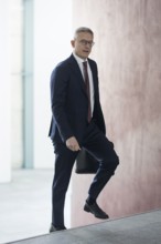 Karsten Wildberger (CDU, Federal Minister for Digitalisation and State Modernisation) on the way to