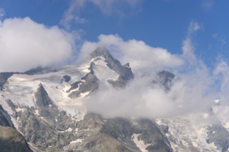 View from Franz Joseph Höhe into the mountains (Großglockner) with Pasterze on a sunny day at