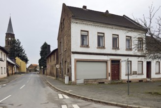Ghost town, old village street... Kerpen Manheim in December 2018, dead town after resettlement for